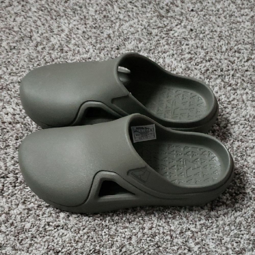 Eddie Bauer First Ascent Clog Green NWOT